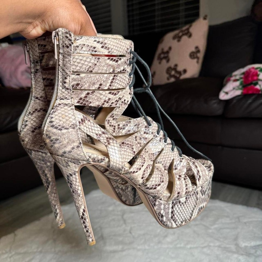 Anne Michelle Tan Cream Snake Print Platform Lace Up Cage Heels Size 7